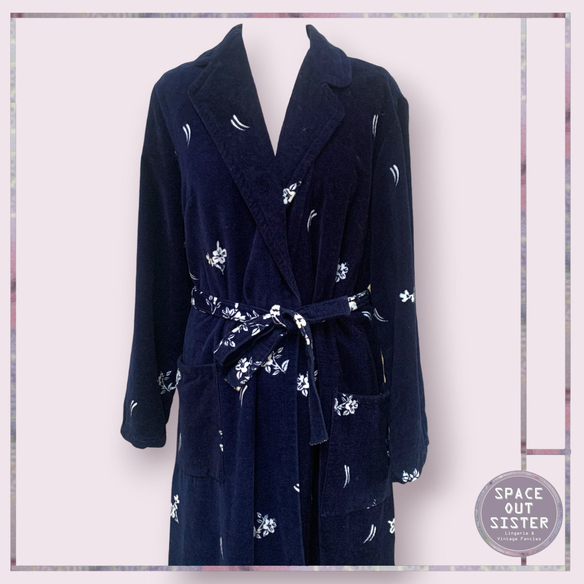 Vintage Cotton Navy & White Bloom Robe